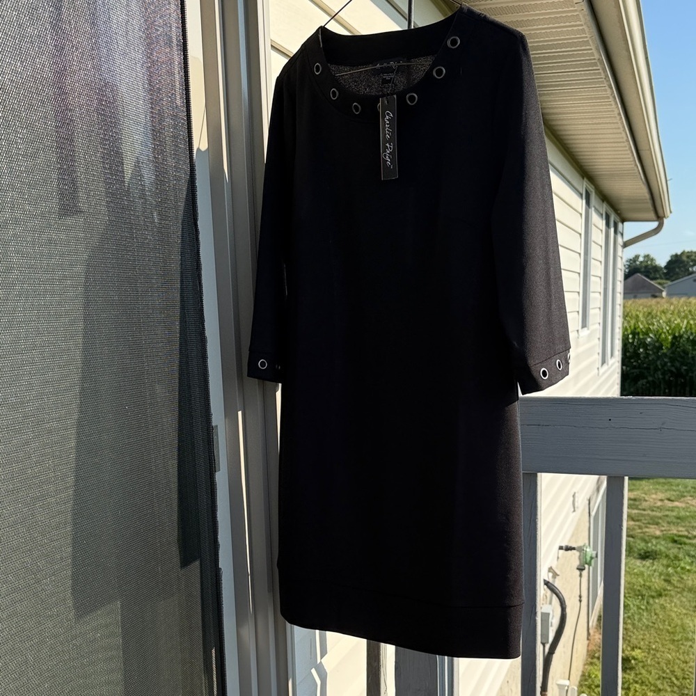 Charlie Paige Elegant Black Dress with Eyelet Details - Picture 4 of 7